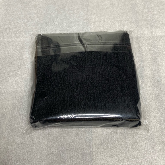 Avril Lavigne VIP Greatest Hits Tour Black Wristband NEW 2024 Rare Merch - Picture 3 of 4